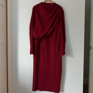 ASOS DESIGN Curve plisse cut out wide sleeve and side twist midi dress in wine